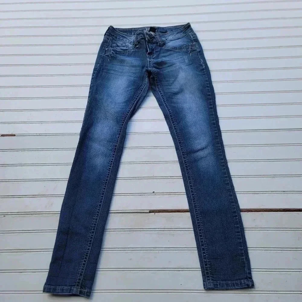 Jade Jeans Womens Size 3/4 Dark Wash Mid Rise Skinny Leg Jeans Embroidered 28x29
